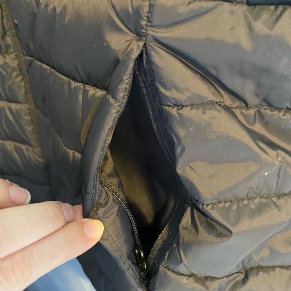 ❌SOLD❌Old navy puffer vest - Picture 5 of 5